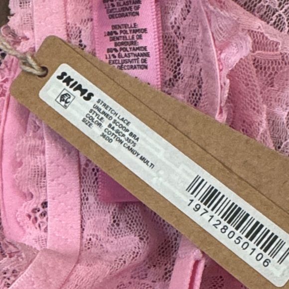 SKIMS Lace Underwire Bra in Soft Pink - Picture 3 of 3